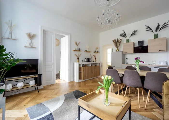Central Elegant Heritage With Modern Comfort